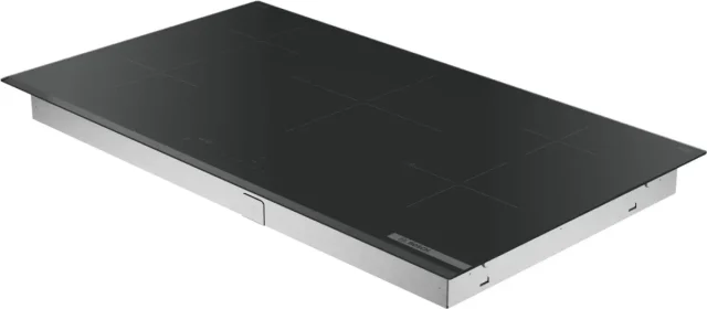 Product photo of the Bosch 800 Series NIT8661UC, shown on its own without cookware.